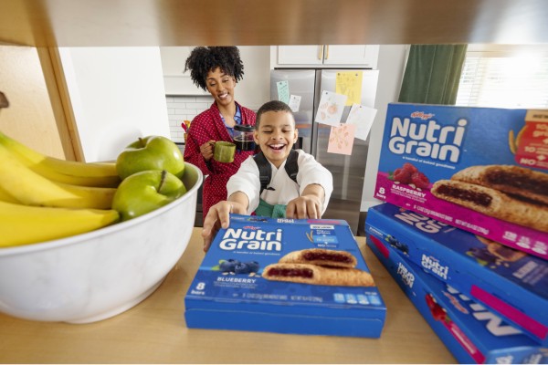 a kid and his mom enjoying Nutri-Grain bars